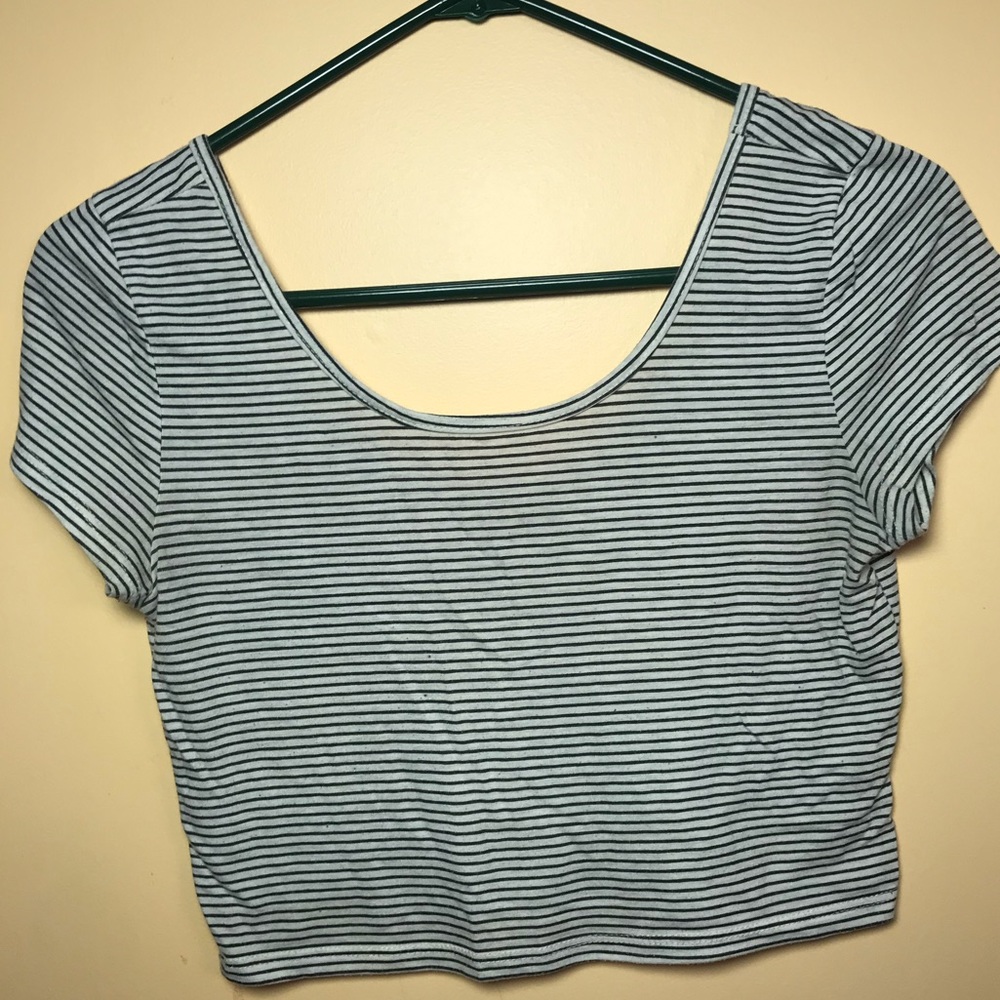 •AMERICAN EAGLE B&W Striped Crop Top•Size Small•